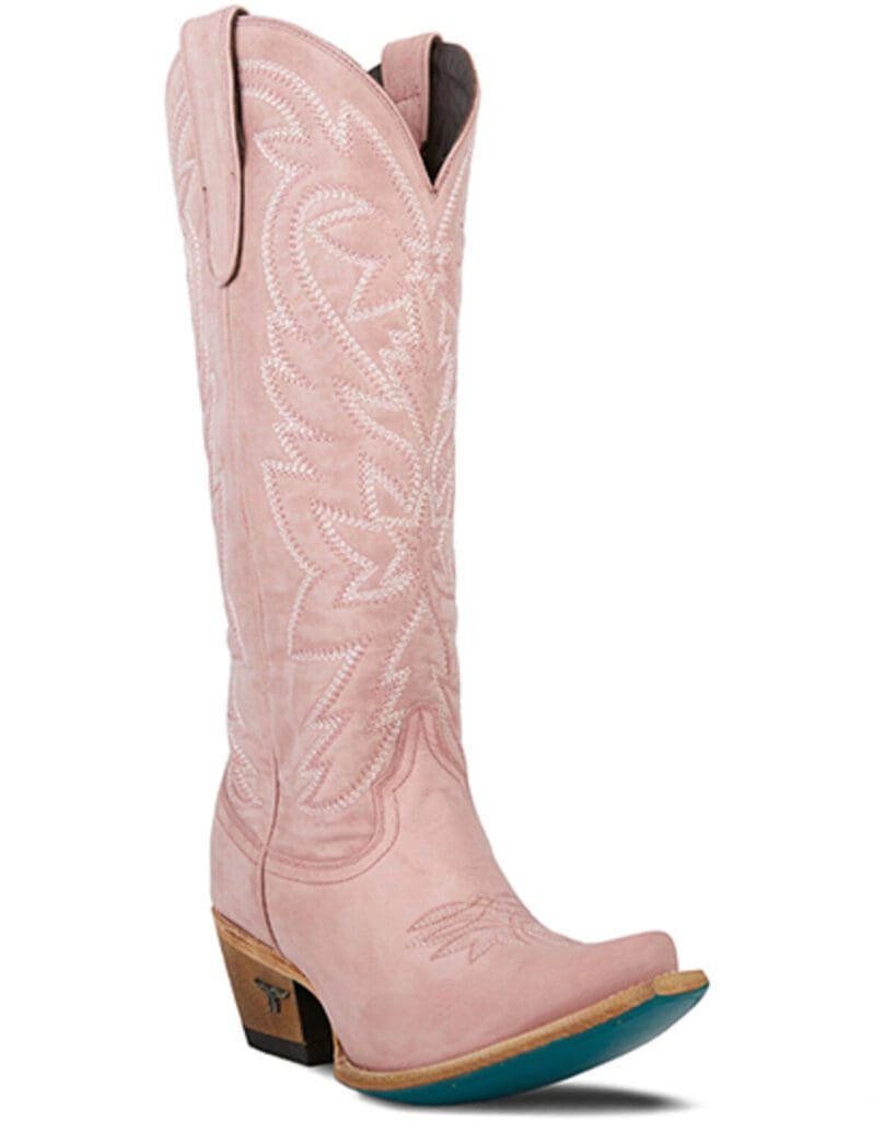 Spring 2026 outfit in trending pastel colors